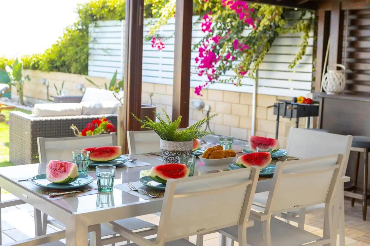 Beachfront Villa Carpe Diem Kiti エクステリア 写真