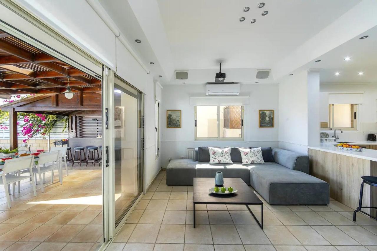 Beachfront Villa Carpe Diem Kiti エクステリア 写真