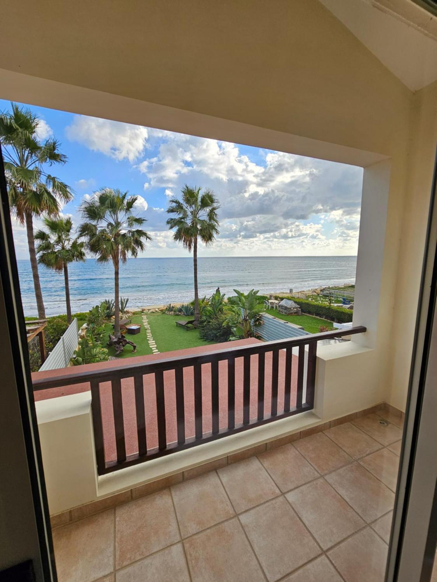 Beachfront Villa Carpe Diem Kiti エクステリア 写真
